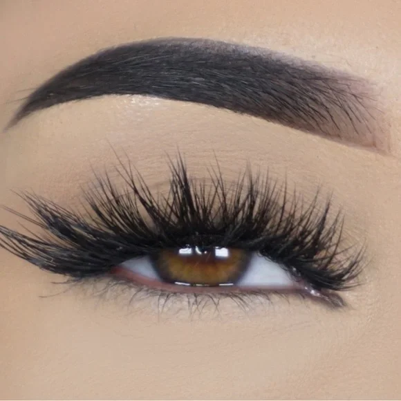 Lilly Lashes HOUSTON - Picture 5 of 6